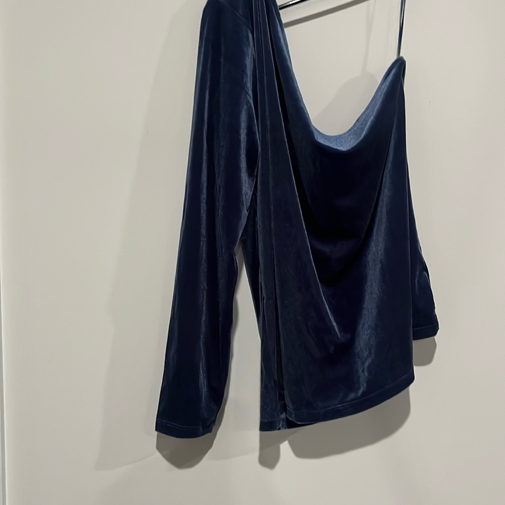 Blue velvet one shoulder so cute